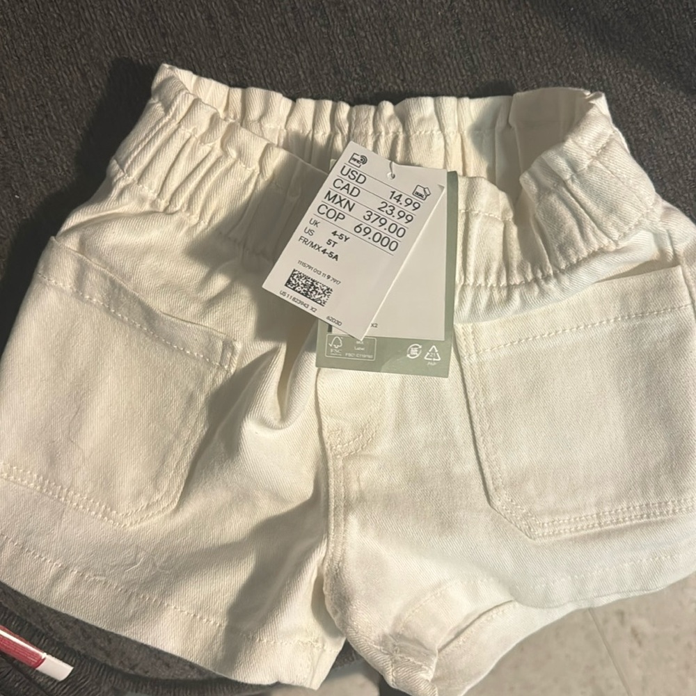 Beige H&M shorts 4-5 years